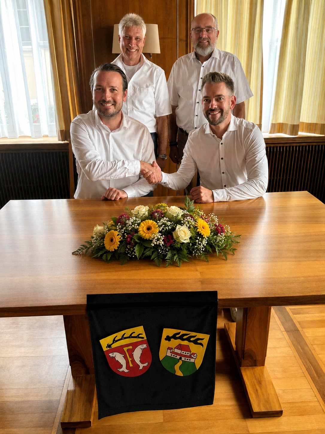 Freuen sich über die Gründung der Kooperationsgesellschaft: Freudenstadts Oberbürgermeister Adrian Sonder mit Altensteigs Bürgermeister Oliver Valha (vorne v.l.) sowie Günther Garbe, Technischer Werkleiter der Stadtwerke Altensteig, und Peter Günther, Geschäftsführer der Stadtwerke Freudenstadt (dahinter v.l.).