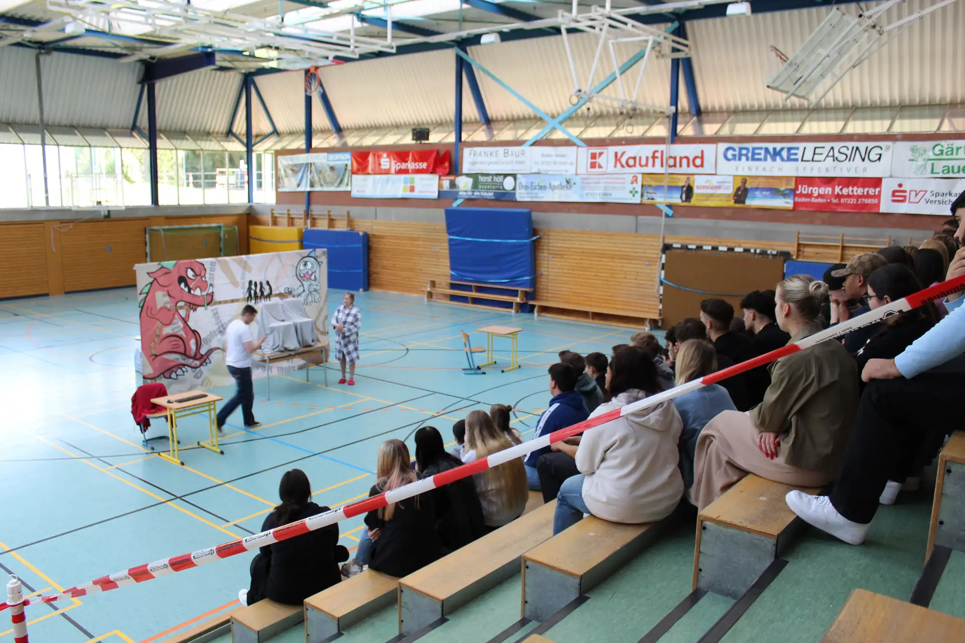 Beindruckende Theateraufführung an der Robert-Schuman-Schule