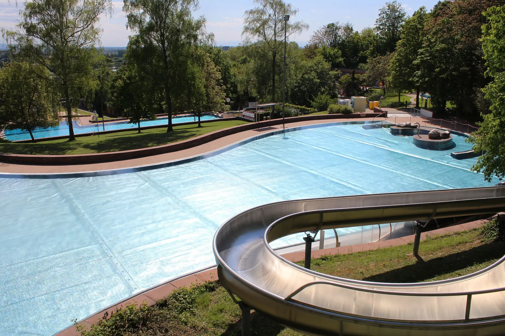 Erstes Hundebaden im Terrassenbad Lahr