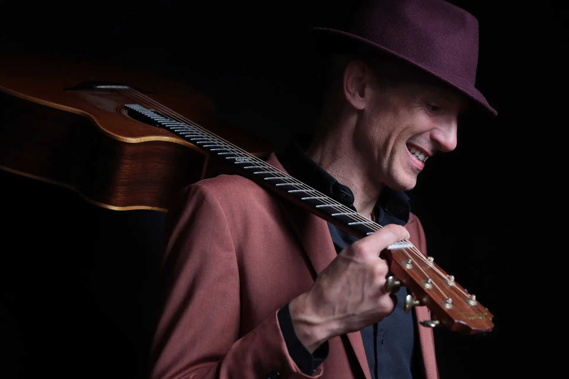 Sommerliche Klänge: Matthias Waßer live auf der MuseumsBar