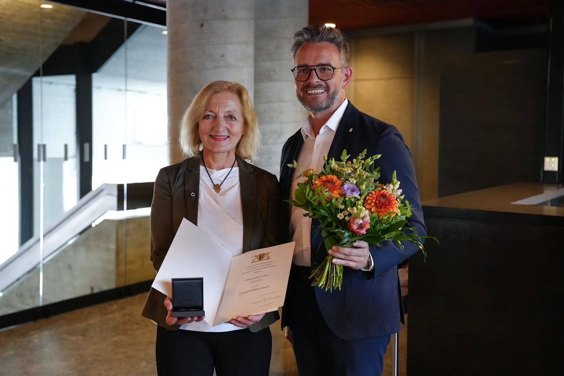Sonja Eitel erhält Staufermedaille für Jahrzehnte im Ehrenamt
