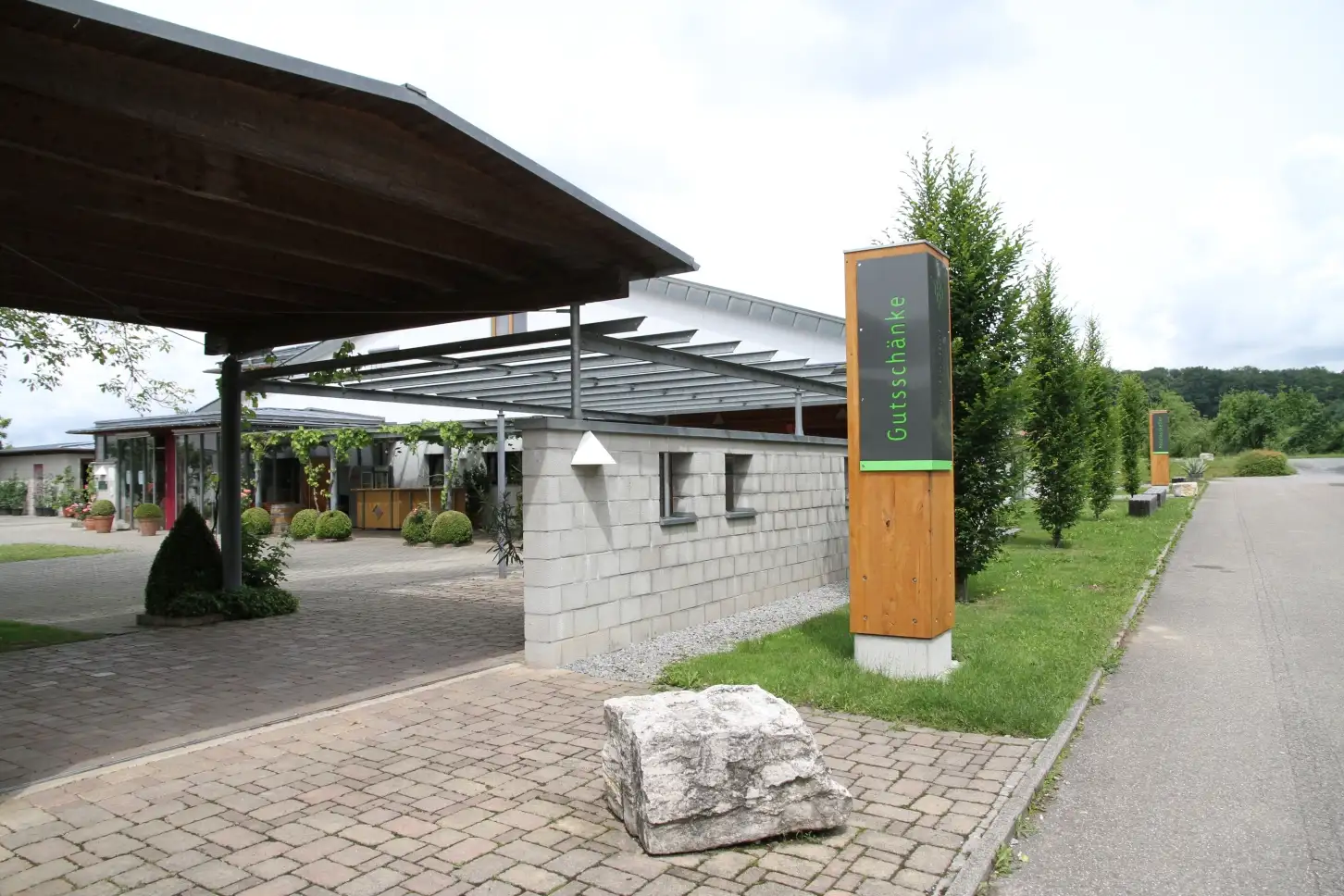 Das Weingut Forsthof lädt im Rahmen der Gläsernen Produktion zu einem Weinerlebnistag ein (Bild: Familie Roth).