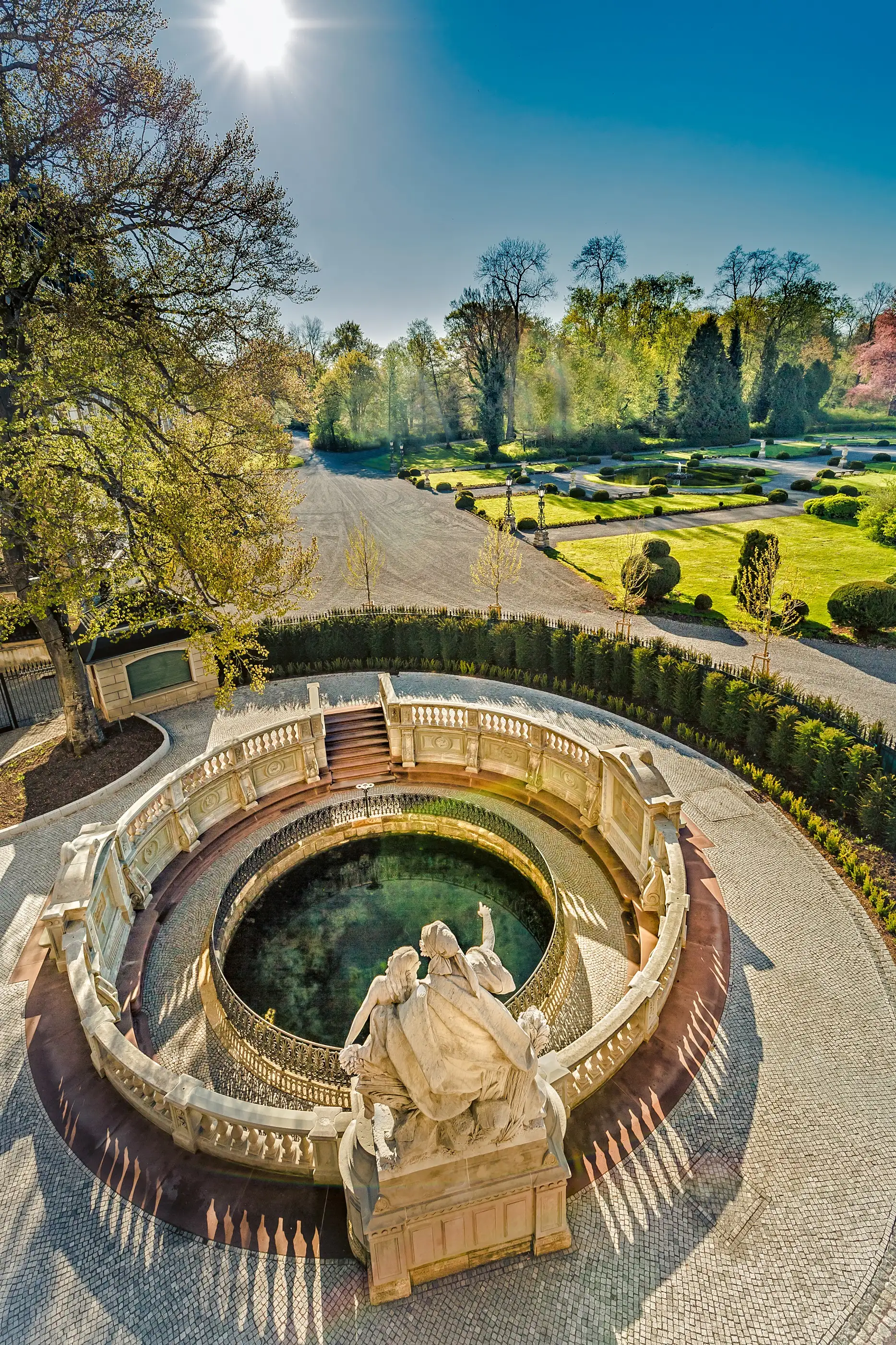 Blick auf die Donauquelle in Donaueschingen im Schlosspark.