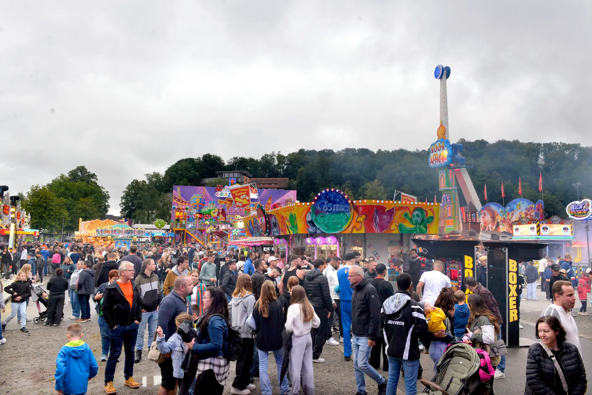 Der Bleicheparkplatz verwandelt sich während des Altstadt- und Seenachtfests in einen bunten Vergnügungspark.