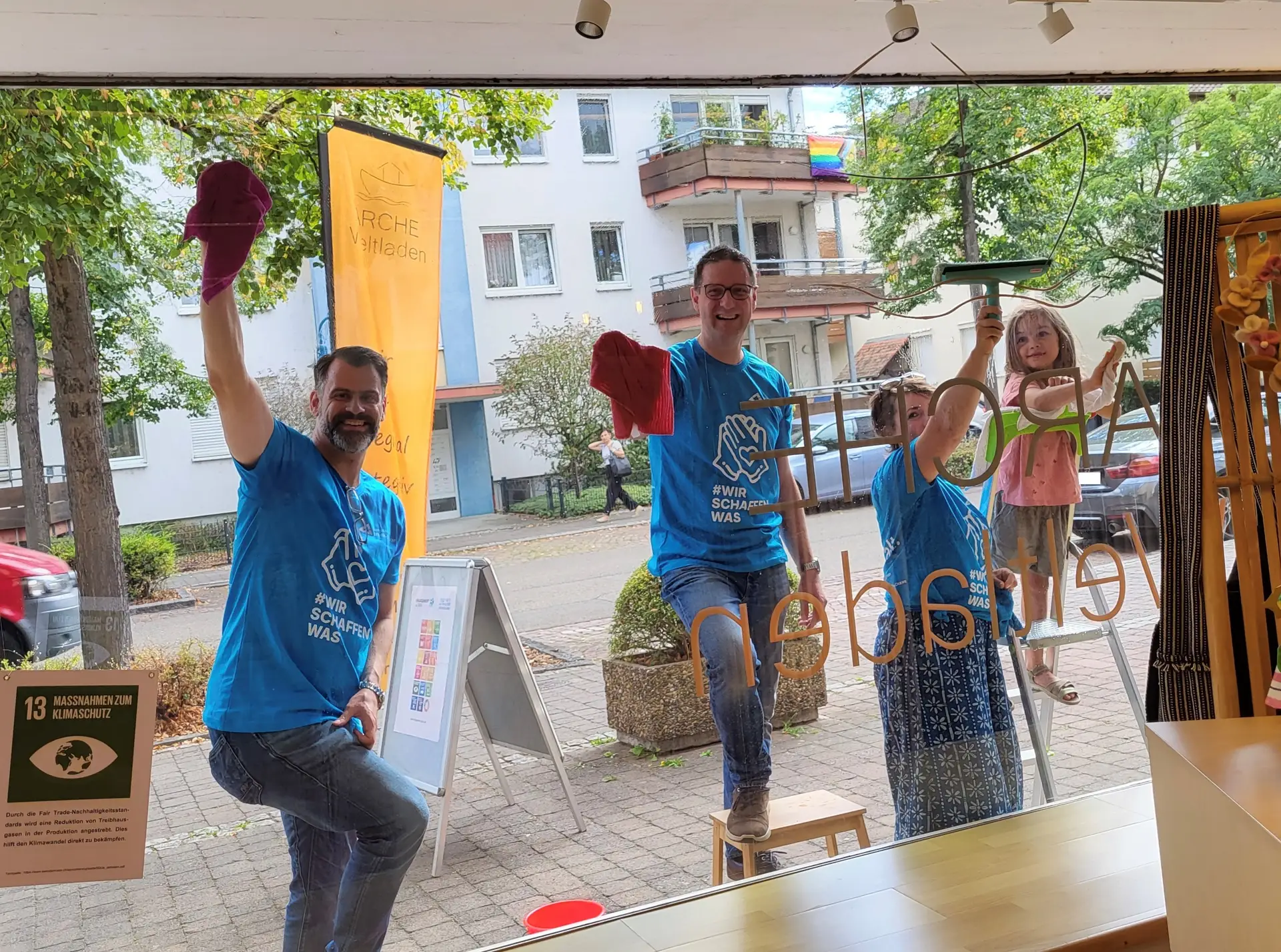 Freiwilligentag in Hockenheim: ARCHE-Weltladen gestaltet mit Engagierten neu